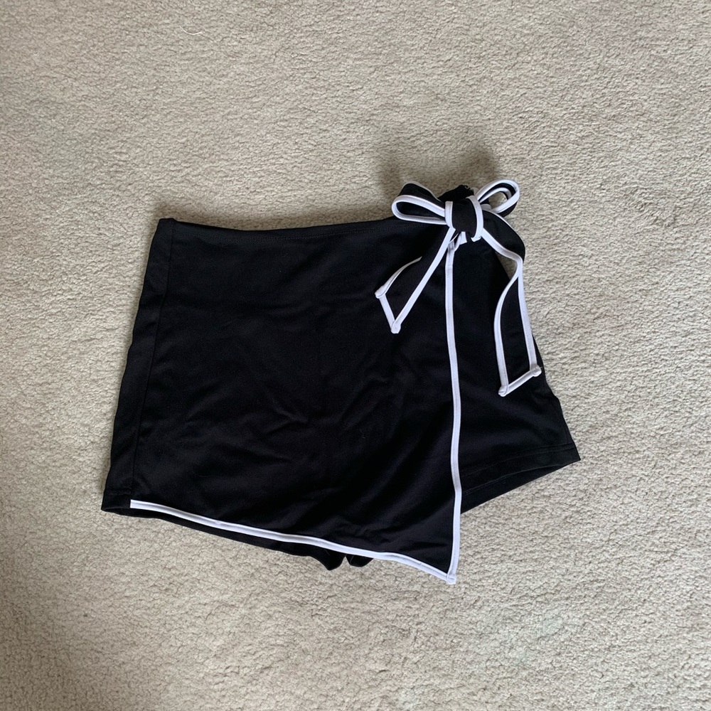 Black wrap skirt / skort